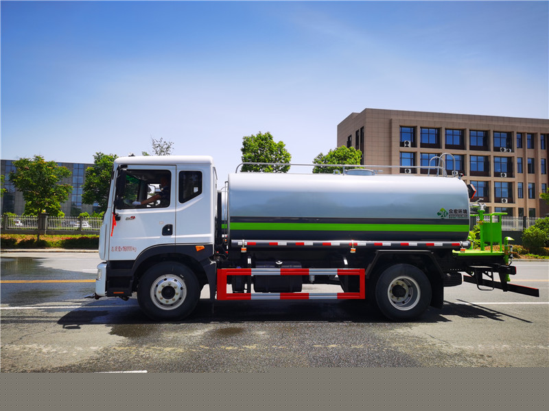 東風(fēng)D9新款10-12噸灑水車--國六系列