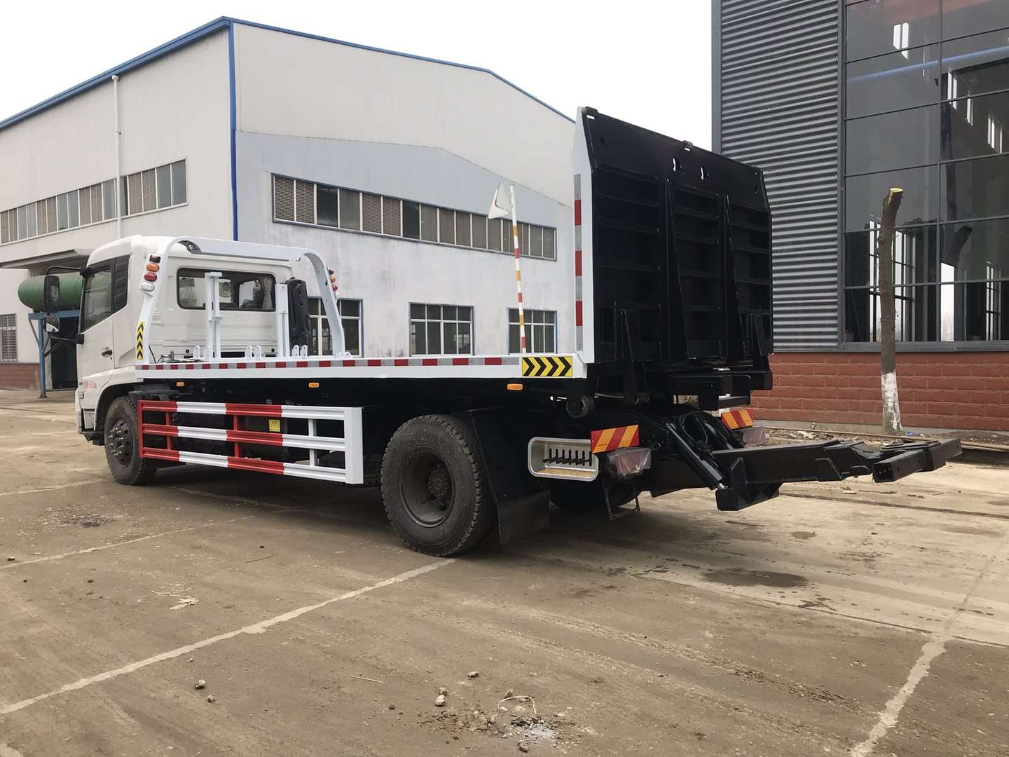 東風(fēng)天錦一拖二清障異型 報(bào)廢車(chē)廠專用