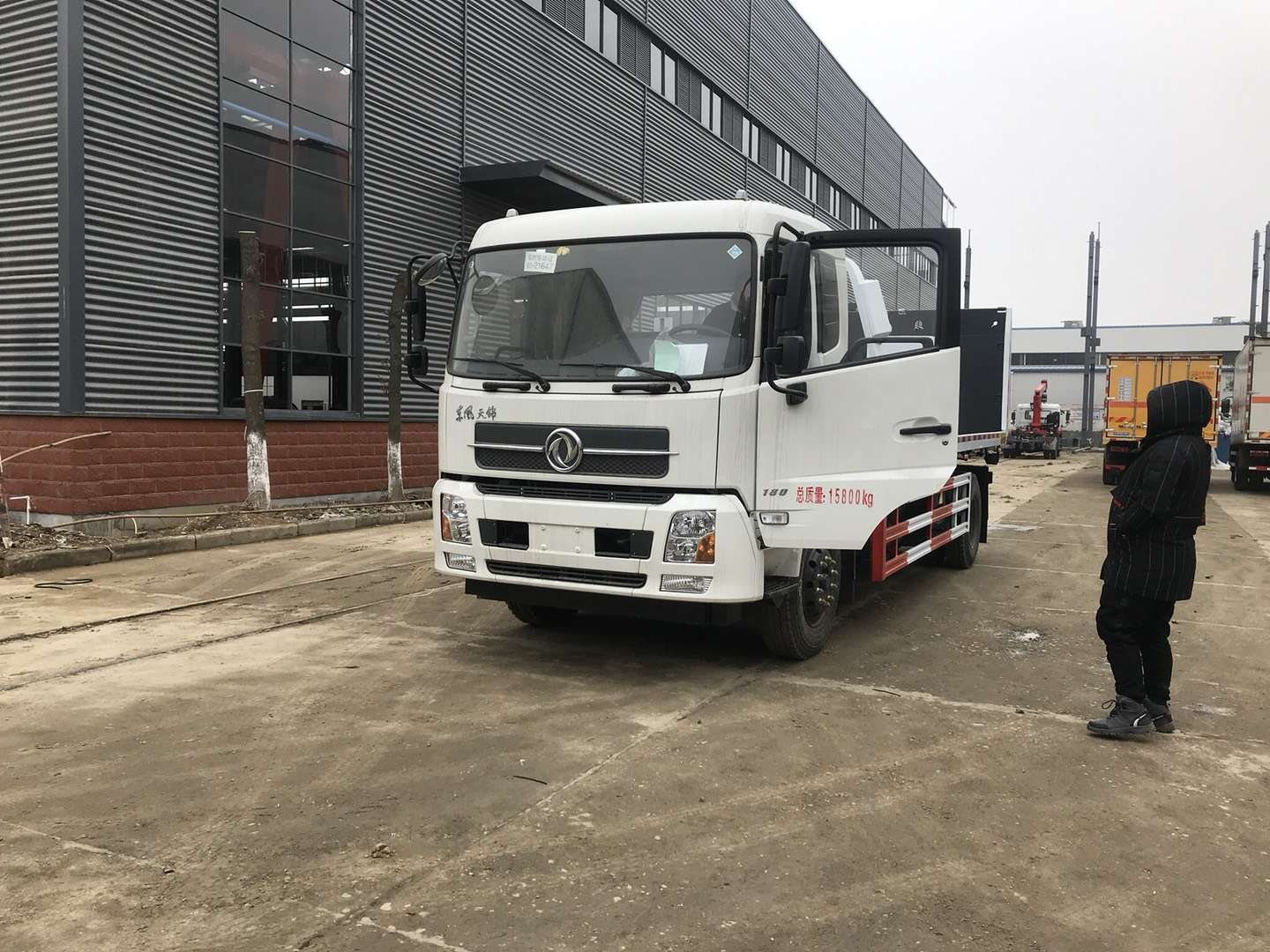 東風(fēng)天錦一拖二清障異型 報(bào)廢車(chē)廠專用